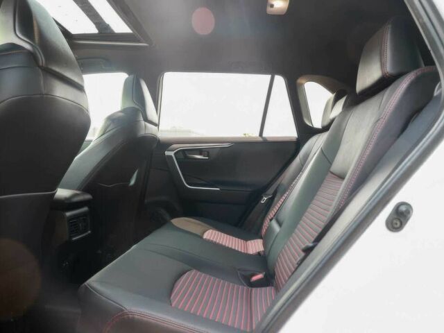 Білий Тойота РАВ 4, об'ємом двигуна 2.5 л та пробігом 19 тис. км за 28000 $, фото 11 на Automoto.ua