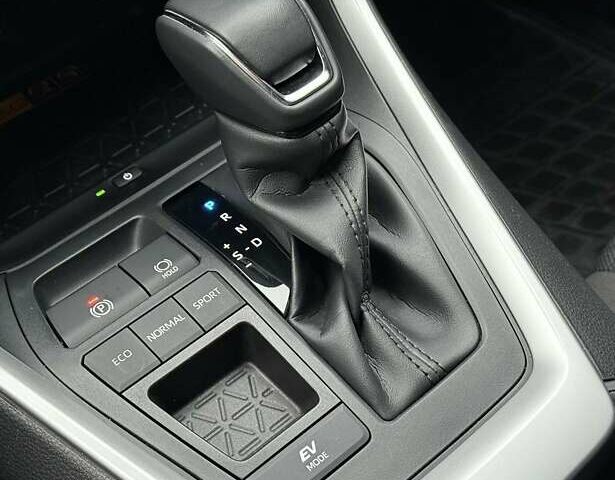 Білий Тойота РАВ 4, об'ємом двигуна 2.49 л та пробігом 75 тис. км за 37900 $, фото 74 на Automoto.ua