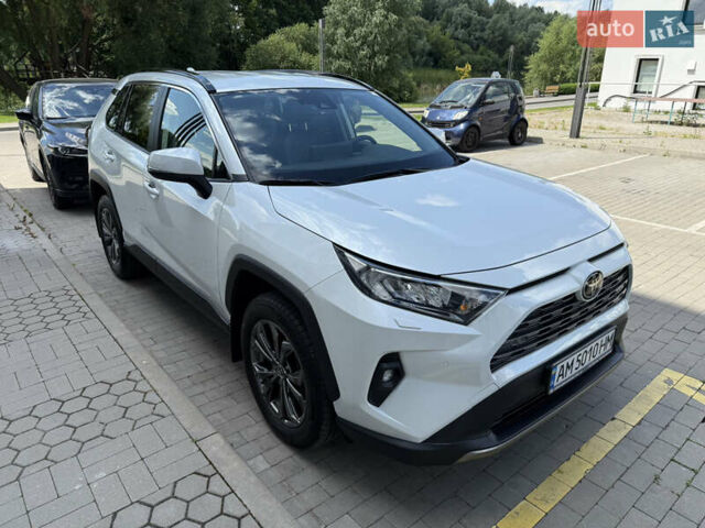 Белый Тойота РАВ 4, объемом двигателя 1.99 л и пробегом 28 тыс. км за 37000 $, фото 2 на Automoto.ua