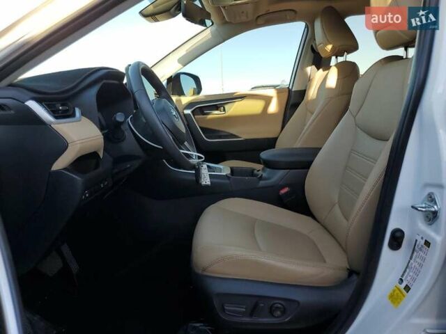 Білий Тойота РАВ 4, об'ємом двигуна 2.49 л та пробігом 57 тис. км за 12700 $, фото 6 на Automoto.ua