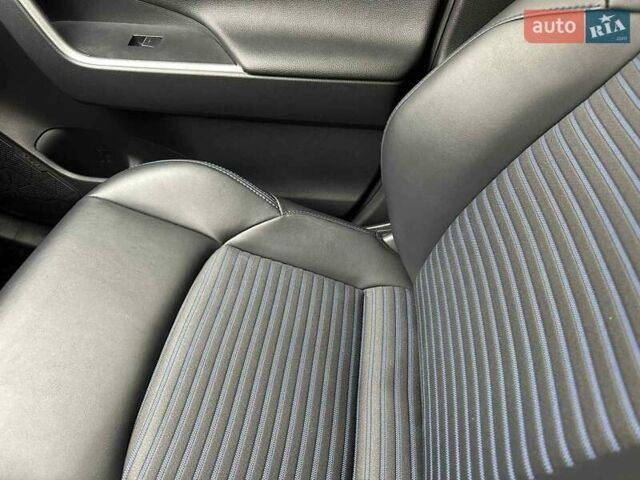 Білий Тойота РАВ 4, об'ємом двигуна 2.49 л та пробігом 23 тис. км за 42500 $, фото 17 на Automoto.ua