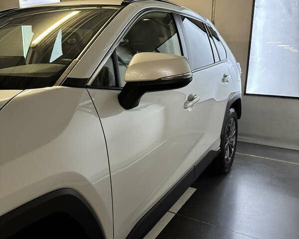 Белый Тойота РАВ 4, объемом двигателя 1.99 л и пробегом 37 тыс. км за 34900 $, фото 4 на Automoto.ua