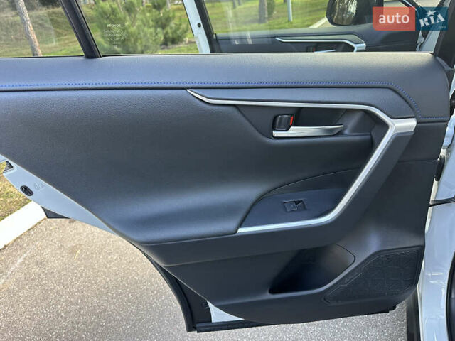 Білий Тойота РАВ 4, об'ємом двигуна 2.49 л та пробігом 36 тис. км за 43750 $, фото 49 на Automoto.ua