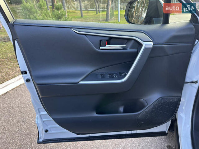 Білий Тойота РАВ 4, об'ємом двигуна 2.49 л та пробігом 36 тис. км за 43750 $, фото 21 на Automoto.ua