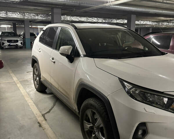 Белый Тойота РАВ 4, объемом двигателя 2.49 л и пробегом 17 тыс. км за 42500 $, фото 3 на Automoto.ua