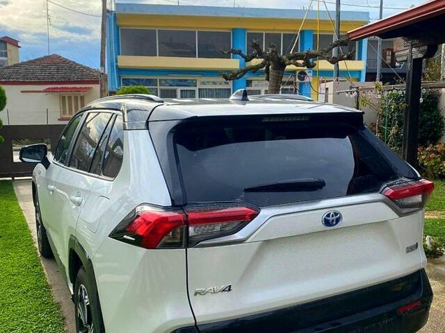 Білий Тойота РАВ 4, об'ємом двигуна 2.5 л та пробігом 37 тис. км за 21100 $, фото 3 на Automoto.ua