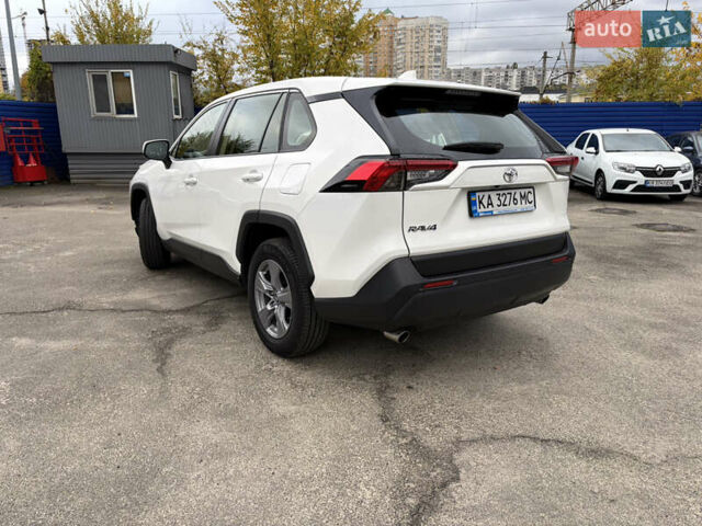 Белый Тойота РАВ 4, объемом двигателя 1.99 л и пробегом 24 тыс. км за 35900 $, фото 4 на Automoto.ua