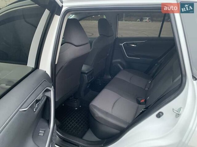 Білий Тойота РАВ 4, об'ємом двигуна 2.49 л та пробігом 75 тис. км за 37900 $, фото 87 на Automoto.ua