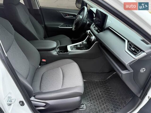 Белый Тойота РАВ 4, объемом двигателя 2.49 л и пробегом 75 тыс. км за 36500 $, фото 38 на Automoto.ua