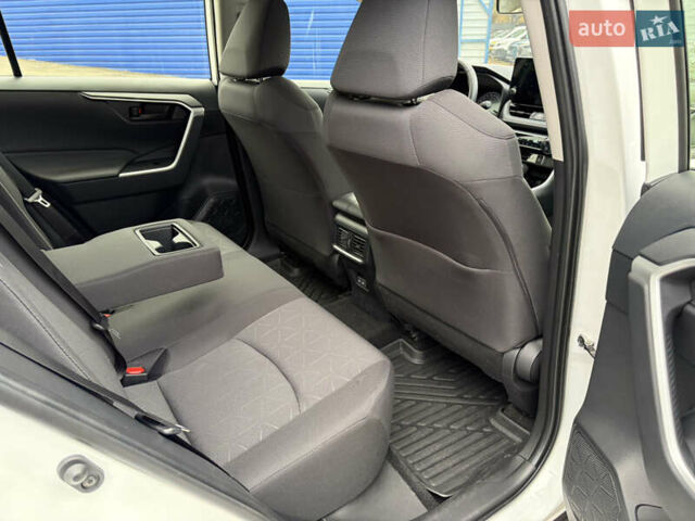 Белый Тойота РАВ 4, объемом двигателя 1.99 л и пробегом 24 тыс. км за 35900 $, фото 9 на Automoto.ua