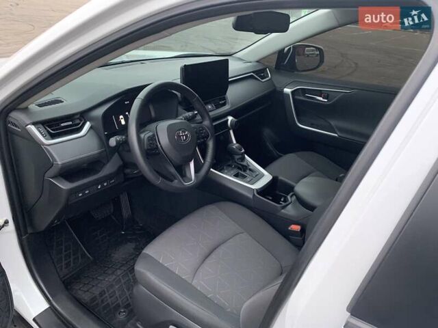 Білий Тойота РАВ 4, об'ємом двигуна 2.49 л та пробігом 75 тис. км за 37900 $, фото 55 на Automoto.ua