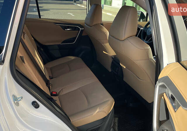 Белый Тойота РАВ 4, объемом двигателя 2.49 л и пробегом 13 тыс. км за 45243 $, фото 6 на Automoto.ua