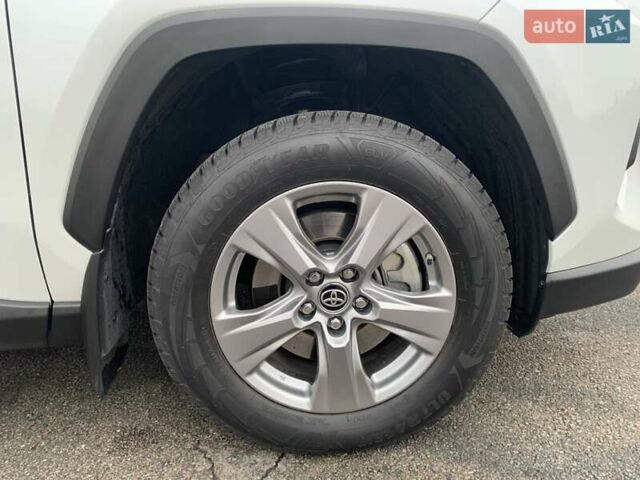 Білий Тойота РАВ 4, об'ємом двигуна 2.49 л та пробігом 75 тис. км за 37900 $, фото 41 на Automoto.ua