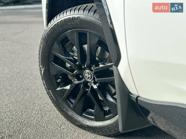 Білий Тойота РАВ 4, об'ємом двигуна 2.49 л та пробігом 36 тис. км за 43750 $, фото 5 на Automoto.ua