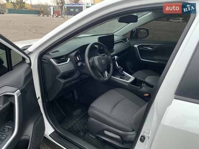 Білий Тойота РАВ 4, об'ємом двигуна 2.49 л та пробігом 75 тис. км за 37900 $, фото 54 на Automoto.ua