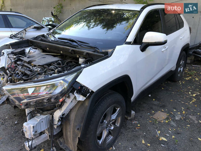 Белый Тойота РАВ 4, объемом двигателя 2 л и пробегом 85 тыс. км за 19999 $, фото 1 на Automoto.ua