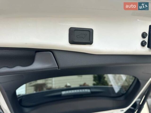 Білий Тойота РАВ 4, об'ємом двигуна 2.49 л та пробігом 23 тис. км за 42500 $, фото 21 на Automoto.ua