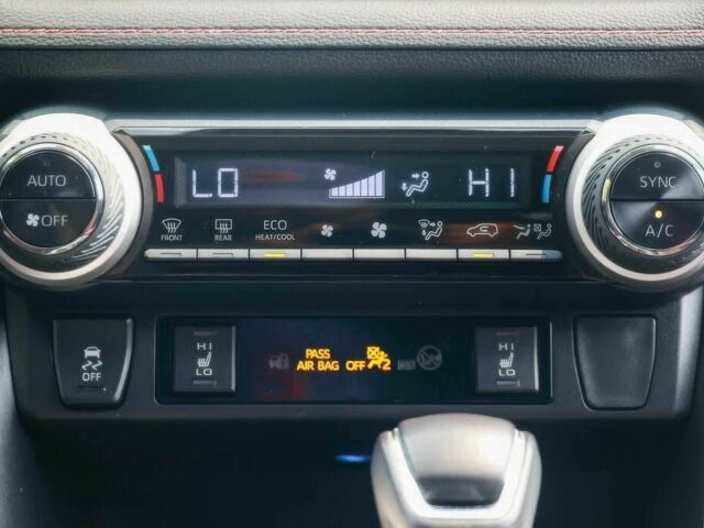 Білий Тойота РАВ 4, об'ємом двигуна 2.5 л та пробігом 19 тис. км за 28000 $, фото 7 на Automoto.ua