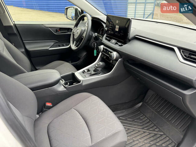 Белый Тойота РАВ 4, объемом двигателя 1.99 л и пробегом 24 тыс. км за 35900 $, фото 11 на Automoto.ua