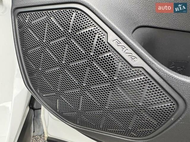 Белый Тойота РАВ 4, объемом двигателя 2.49 л и пробегом 49 тыс. км за 39999 $, фото 40 на Automoto.ua