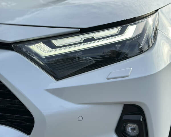 Білий Тойота РАВ 4, об'ємом двигуна 2.49 л та пробігом 36 тис. км за 43750 $, фото 4 на Automoto.ua