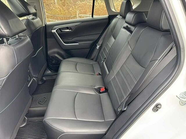 Білий Тойота РАВ 4, об'ємом двигуна 2.5 л та пробігом 30 тис. км за 23200 $, фото 11 на Automoto.ua