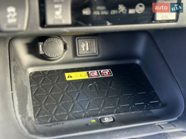 Білий Тойота РАВ 4, об'ємом двигуна 2.49 л та пробігом 36 тис. км за 43750 $, фото 36 на Automoto.ua