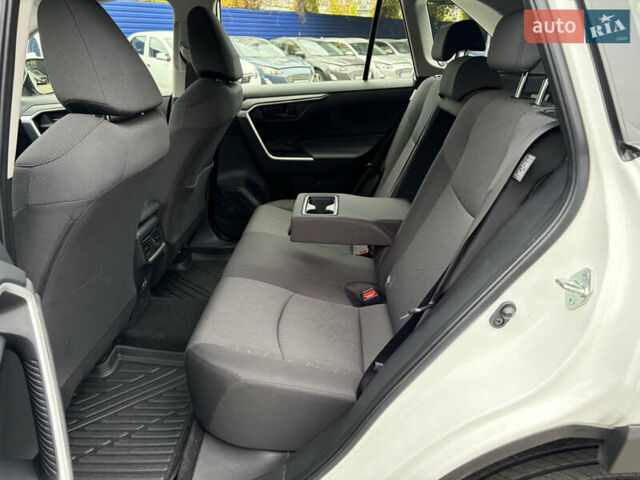 Белый Тойота РАВ 4, объемом двигателя 1.99 л и пробегом 24 тыс. км за 35900 $, фото 8 на Automoto.ua