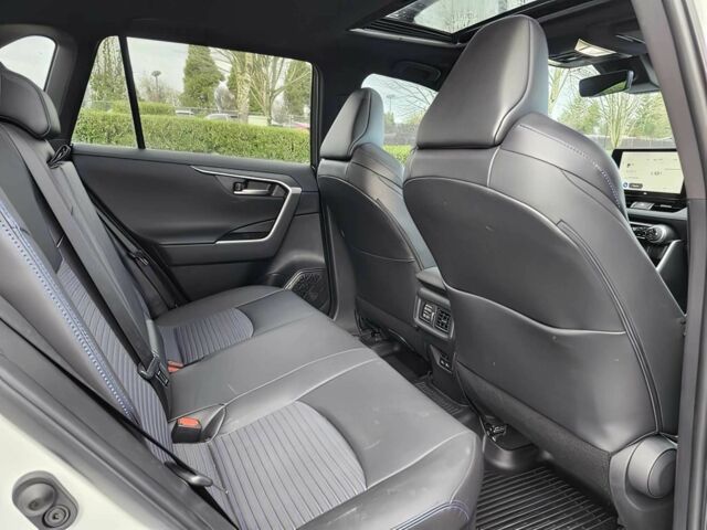 Білий Тойота РАВ 4, об'ємом двигуна 0 л та пробігом 16 тис. км за 12800 $, фото 13 на Automoto.ua