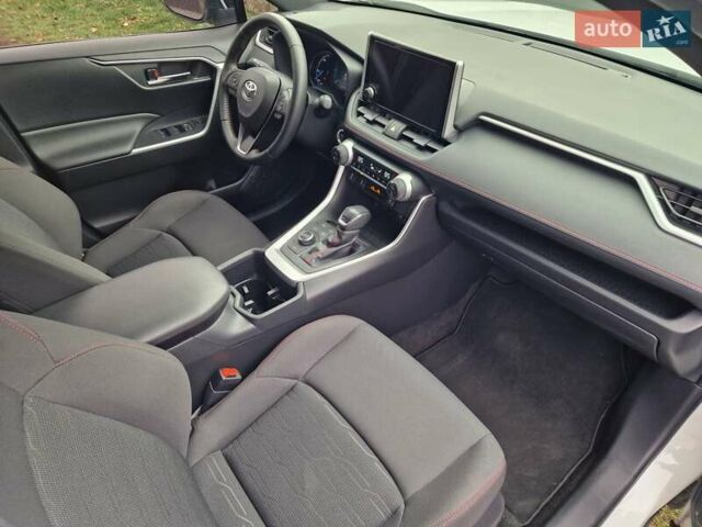 Білий Тойота РАВ 4, об'ємом двигуна 2.5 л та пробігом 23 тис. км за 39500 $, фото 3 на Automoto.ua