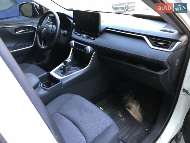 Белый Тойота РАВ 4, объемом двигателя 2 л и пробегом 85 тыс. км за 19999 $, фото 6 на Automoto.ua