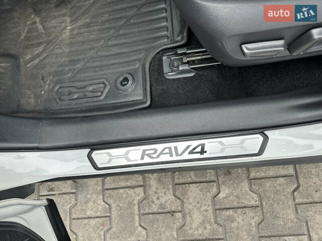 Білий Тойота РАВ 4, об'ємом двигуна 2.49 л та пробігом 51 тис. км за 39200 $, фото 12 на Automoto.ua