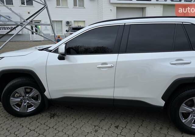 Білий Тойота РАВ 4, об'ємом двигуна 2.49 л та пробігом 32 тис. км за 37500 $, фото 1 на Automoto.ua