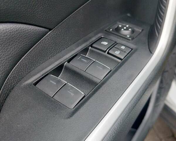 Белый Тойота РАВ 4, объемом двигателя 2.49 л и пробегом 48 тыс. км за 35500 $, фото 23 на Automoto.ua