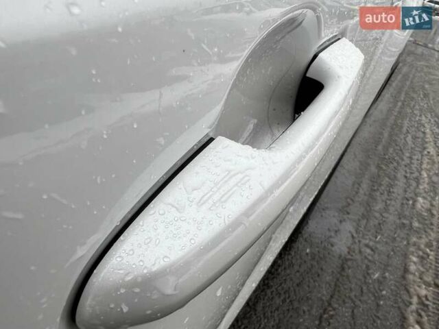 Белый Тойота РАВ 4, объемом двигателя 2.49 л и пробегом 41 тыс. км за 48444 $, фото 12 на Automoto.ua