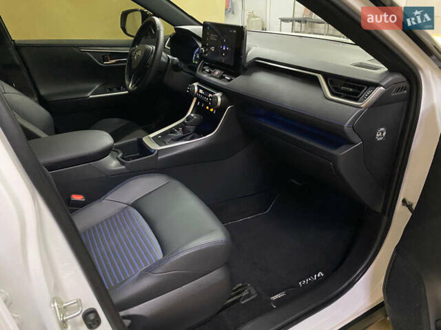 Белый Тойота РАВ 4, объемом двигателя 2.49 л и пробегом 13 тыс. км за 43700 $, фото 19 на Automoto.ua