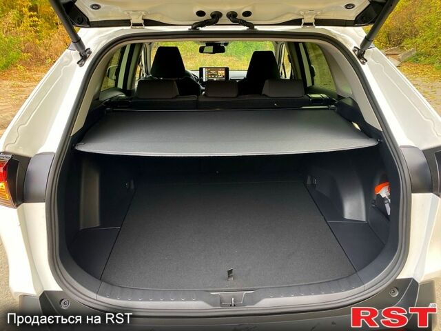 Білий Тойота РАВ 4, об'ємом двигуна 2.5 л та пробігом 1000 тис. км за 42000 $, фото 7 на Automoto.ua