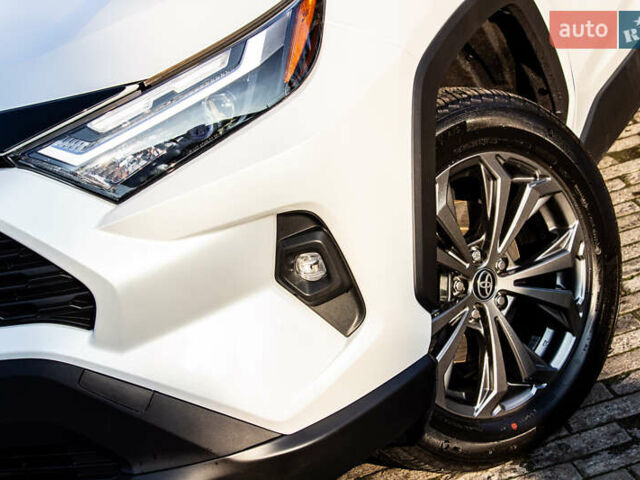 Белый Тойота РАВ 4, объемом двигателя 2.49 л и пробегом 3 тыс. км за 42000 $, фото 24 на Automoto.ua