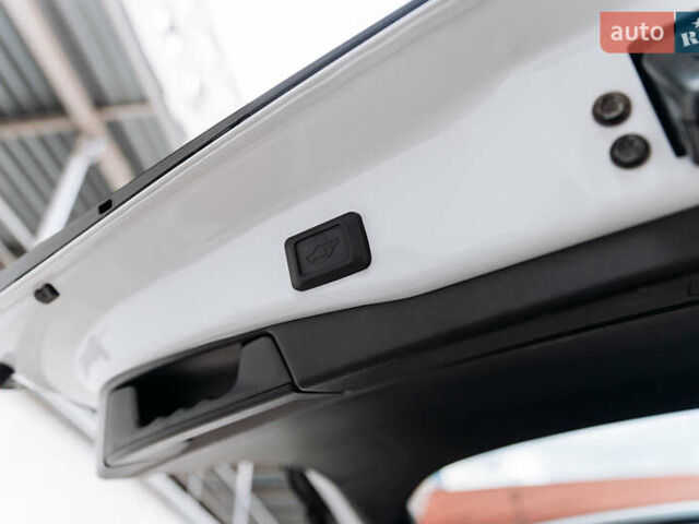 Белый Тойота РАВ 4, объемом двигателя 2.49 л и пробегом 10 тыс. км за 42900 $, фото 51 на Automoto.ua