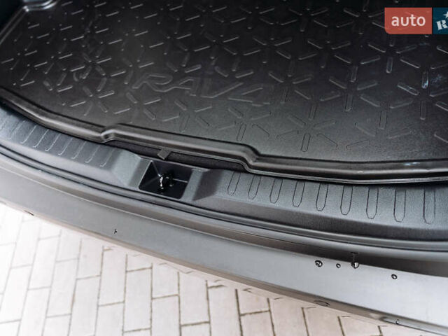 Белый Тойота РАВ 4, объемом двигателя 2.49 л и пробегом 10 тыс. км за 42900 $, фото 53 на Automoto.ua