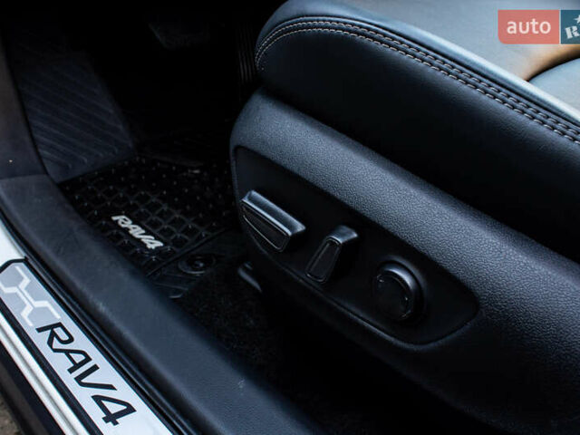 Белый Тойота РАВ 4, объемом двигателя 2.49 л и пробегом 3 тыс. км за 42000 $, фото 48 на Automoto.ua