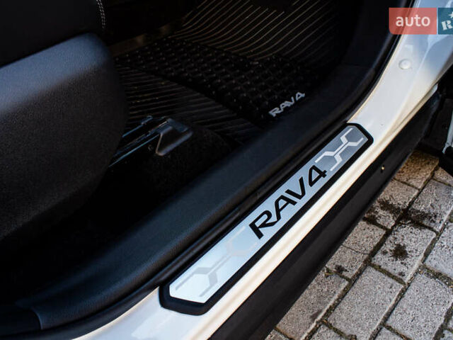 Белый Тойота РАВ 4, объемом двигателя 2.49 л и пробегом 3 тыс. км за 42000 $, фото 43 на Automoto.ua