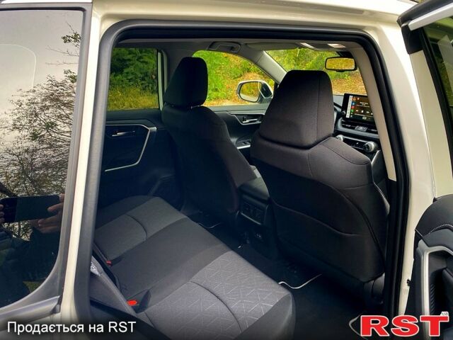 Білий Тойота РАВ 4, об'ємом двигуна 2.5 л та пробігом 1000 тис. км за 42000 $, фото 5 на Automoto.ua