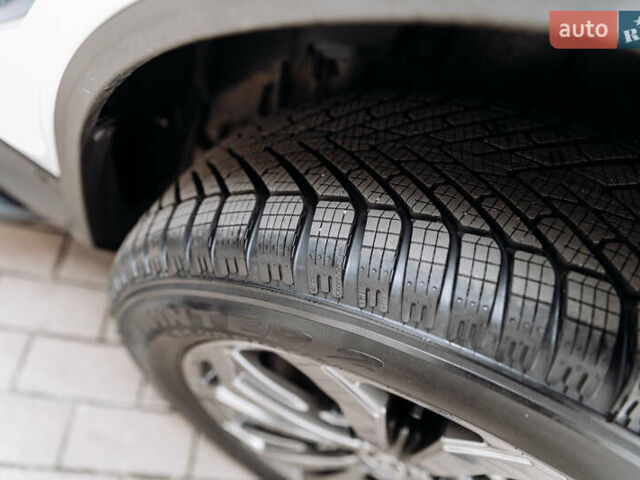 Белый Тойота РАВ 4, объемом двигателя 2.49 л и пробегом 10 тыс. км за 42900 $, фото 46 на Automoto.ua