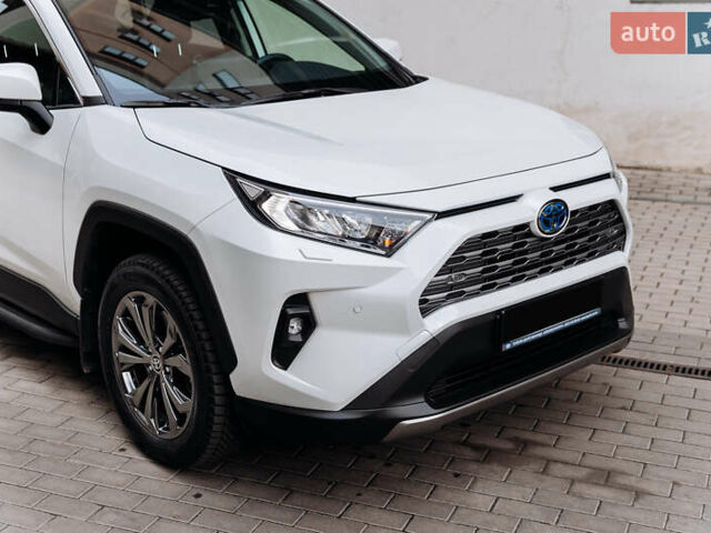 Белый Тойота РАВ 4, объемом двигателя 2.49 л и пробегом 10 тыс. км за 42900 $, фото 2 на Automoto.ua
