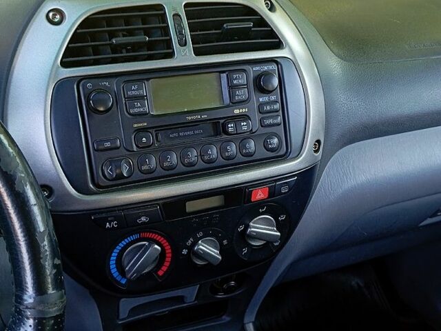 Бежевый Тойота РАВ 4, объемом двигателя 2 л и пробегом 260 тыс. км за 5500 $, фото 3 на Automoto.ua