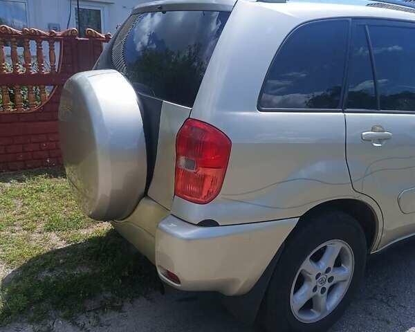 Бежевый Тойота РАВ 4, объемом двигателя 2 л и пробегом 200 тыс. км за 7800 $, фото 1 на Automoto.ua