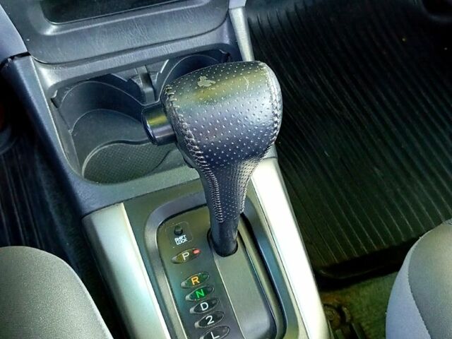 Бежевый Тойота РАВ 4, объемом двигателя 2 л и пробегом 260 тыс. км за 5500 $, фото 4 на Automoto.ua