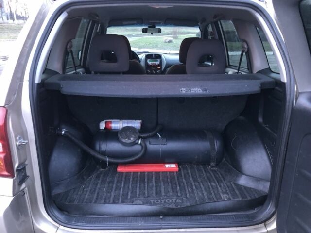 Бежевий Тойота РАВ 4, об'ємом двигуна 2 л та пробігом 330 тис. км за 8500 $, фото 11 на Automoto.ua