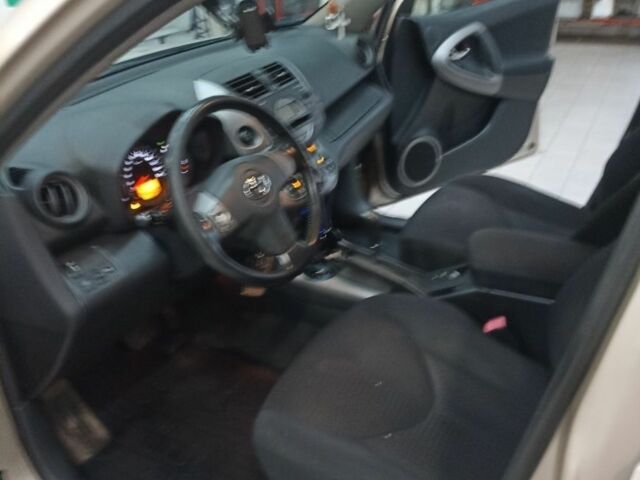 Бежевый Тойота РАВ 4, объемом двигателя 0.2 л и пробегом 250 тыс. км за 2950 $, фото 4 на Automoto.ua